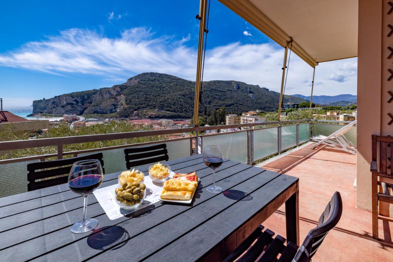 Casa Matilde - Appartamento Vista Mare - Con Posto Auto Finale Ligure Exterior photo